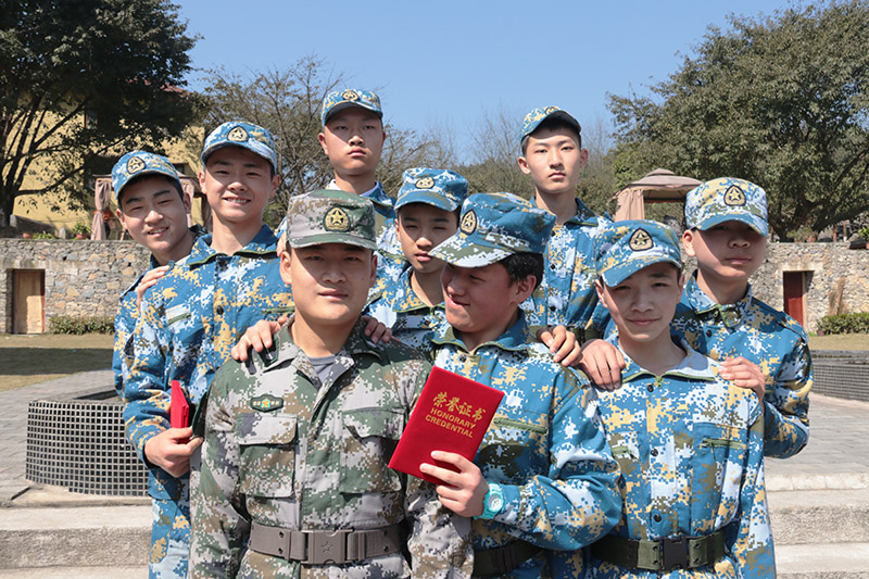 3月5日,重庆渝中高级职业学校(简称渝高职)高一级的孩子们,来到重庆骁战中小学社会实践综合基地,开启了为期5天的军训生活。